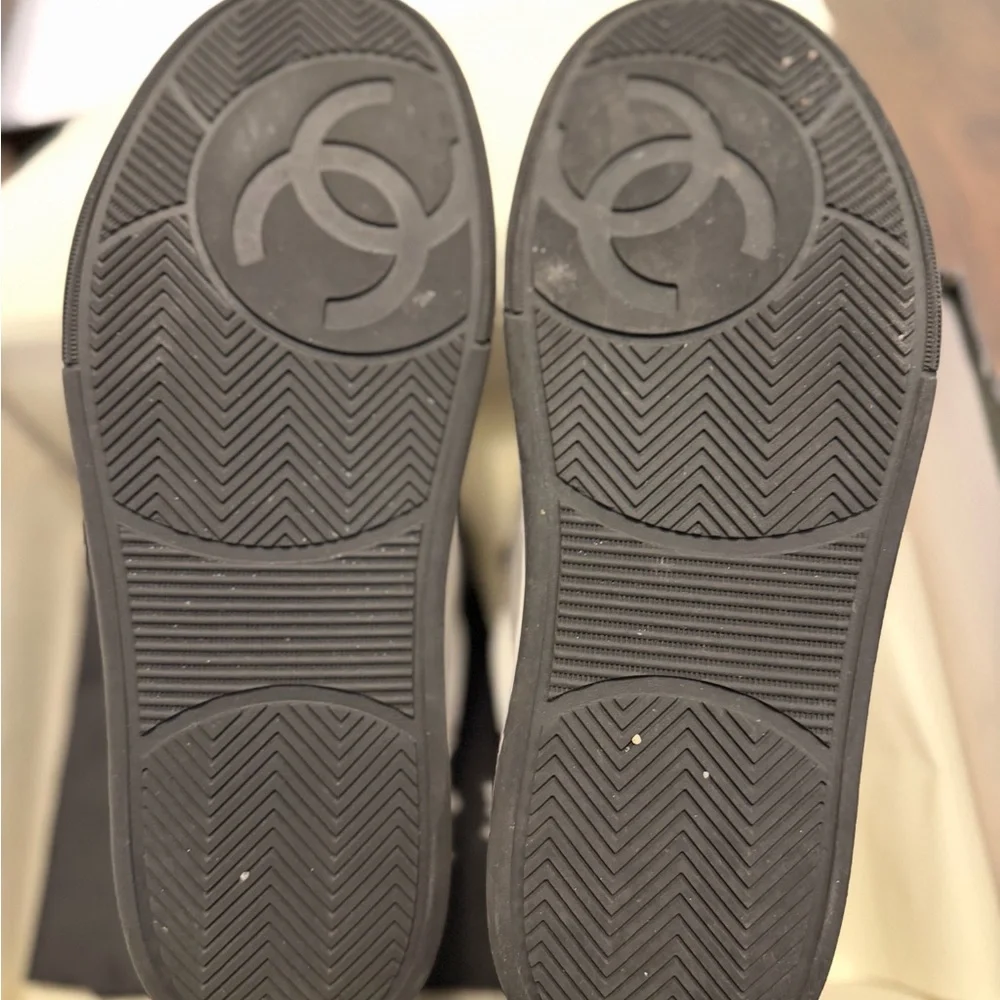 CHANEL Women’s Black and White Leather Sneakers - size 37 - Picture 6 of 8